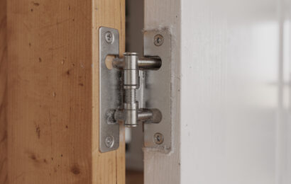 découvrez comment fonctionne le système anti-dégondage de porte grâce à ce guide complet, pour renforcer la sécurité et éviter les accidents.